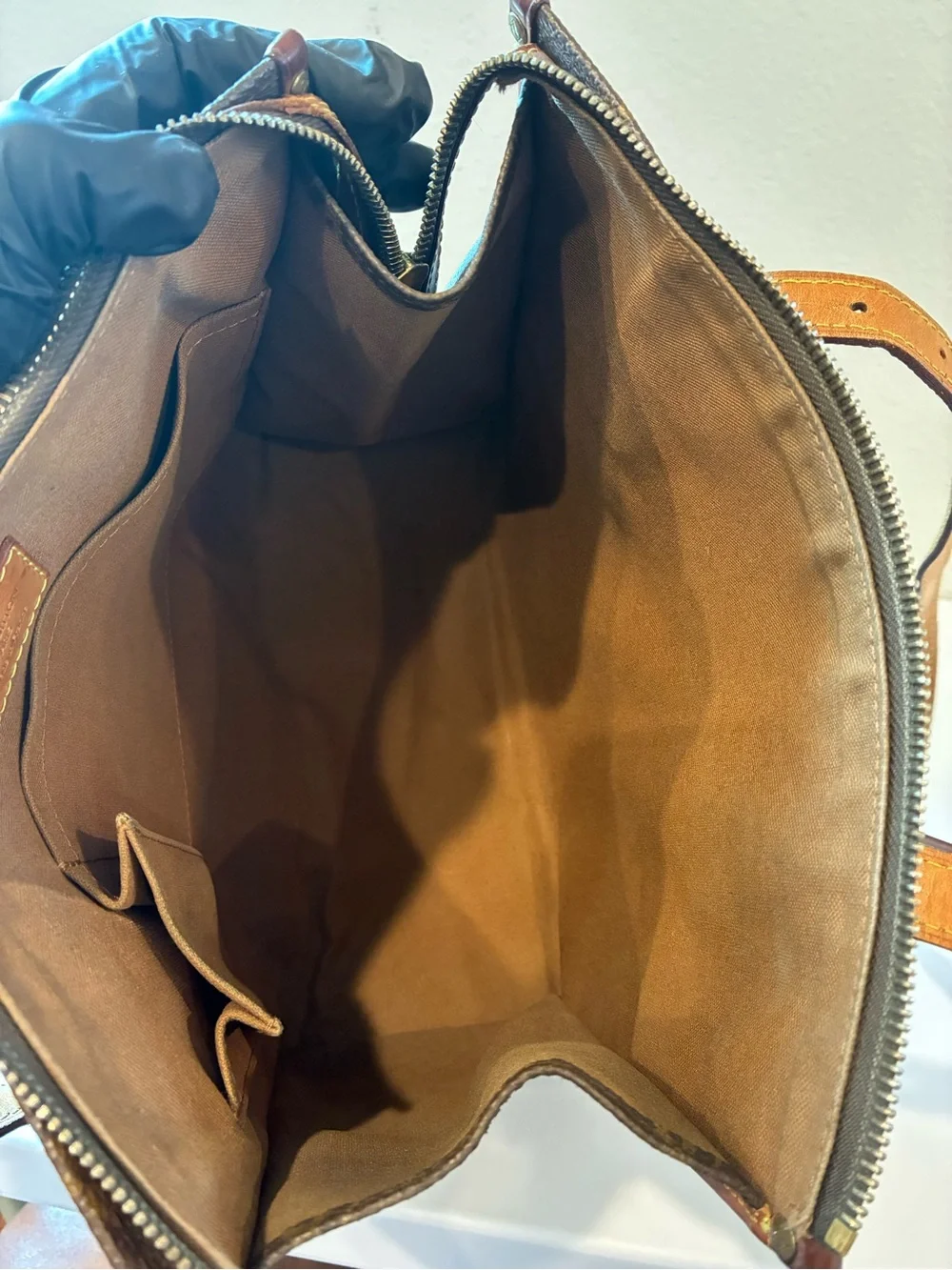 LOUIS VUITTON POPINCOURT HANDBAG.